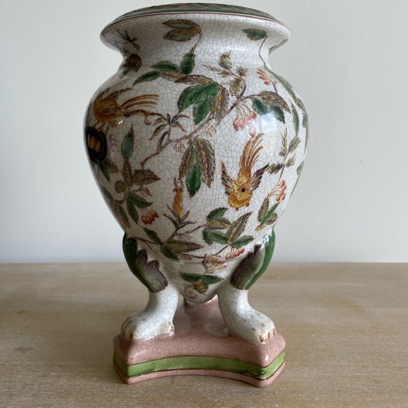 Wong Lee 10” Floral Bird Oriental Pedestal Base Vase/Urn - Picture 3 of 11